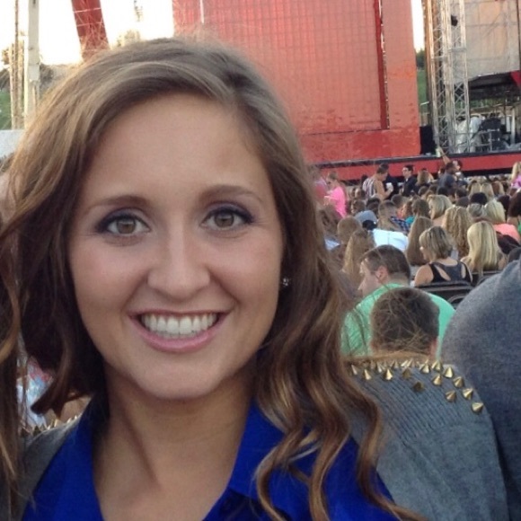 Meet your Posher, Hannah - Picture 2 of 3